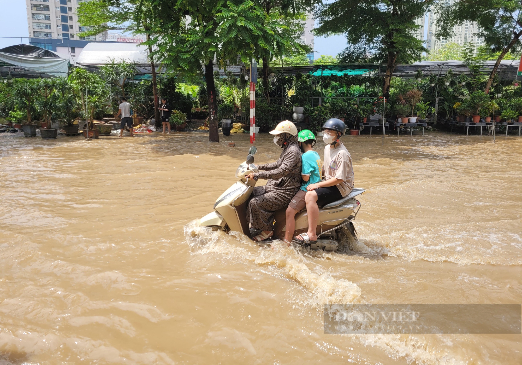Nhiều hầm chui Đại lộ Thăng Long vẫn ngập nước, trong khi Hà Nội được dự báo sắp có mưa to trở lại- Ảnh 4. Nhiều hầm chui Đại lộ Thăng Long vẫn ngập nước, trong khi Hà Nội được dự báo sắp có mưa to trở lại- Ảnh 4.