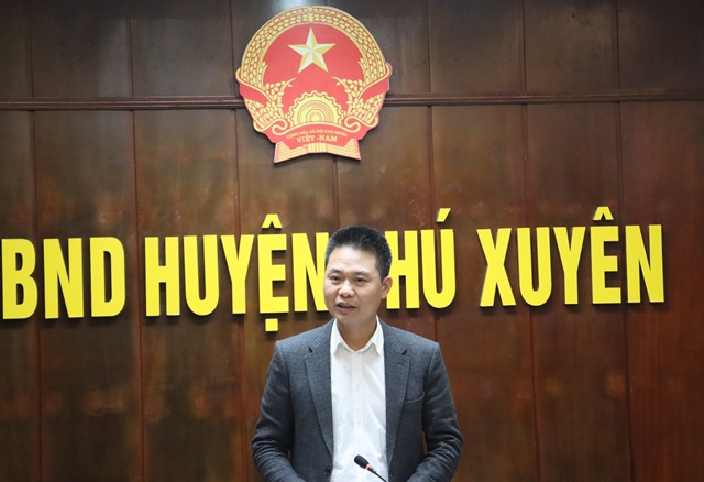 Chủ tịch UBND huyện Ph&uacute; Xuy&ecirc;n Nguyễn Xu&acirc;n Thanh giao nhiệm vụ cho c&aacute;c x&atilde; v&agrave; ph&ograve;ng ban chuy&ecirc;n m&ocirc;n